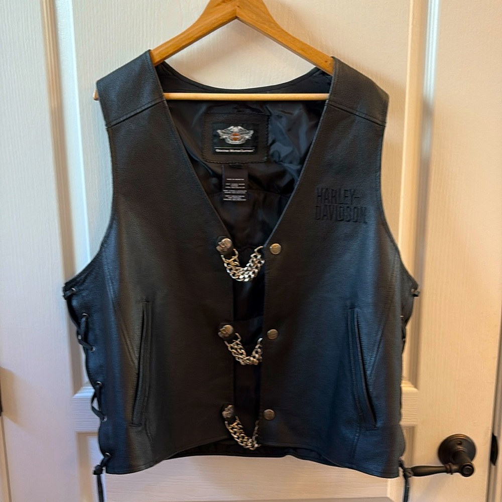 Harley Davidson men’s genuine leather vest with extenders XL